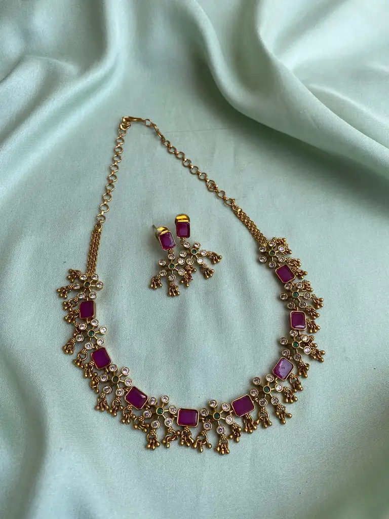 Floral Kemp Guttaspusalu Necklace set